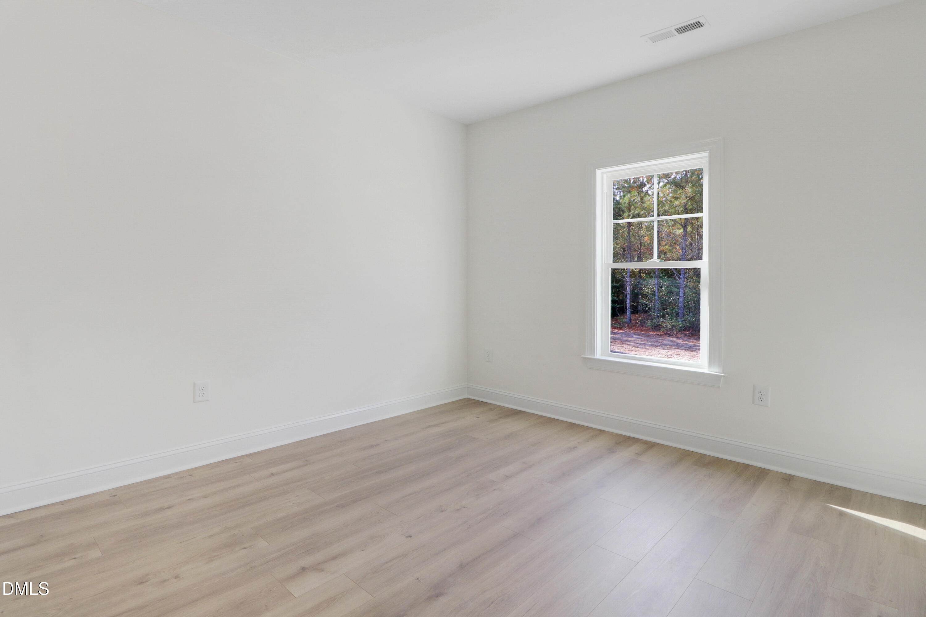 110 Rae Drive Pikeville, NC 27863 - Photo 28 of 35 an empty room with a window