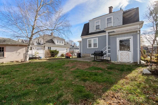 a view of a yard in front of a house