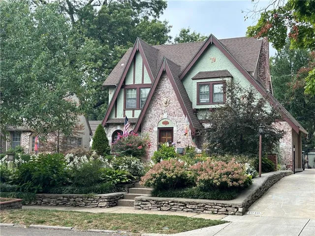 $675,000 | 1010 West 70th Terrace, Kansas City, MO 64113