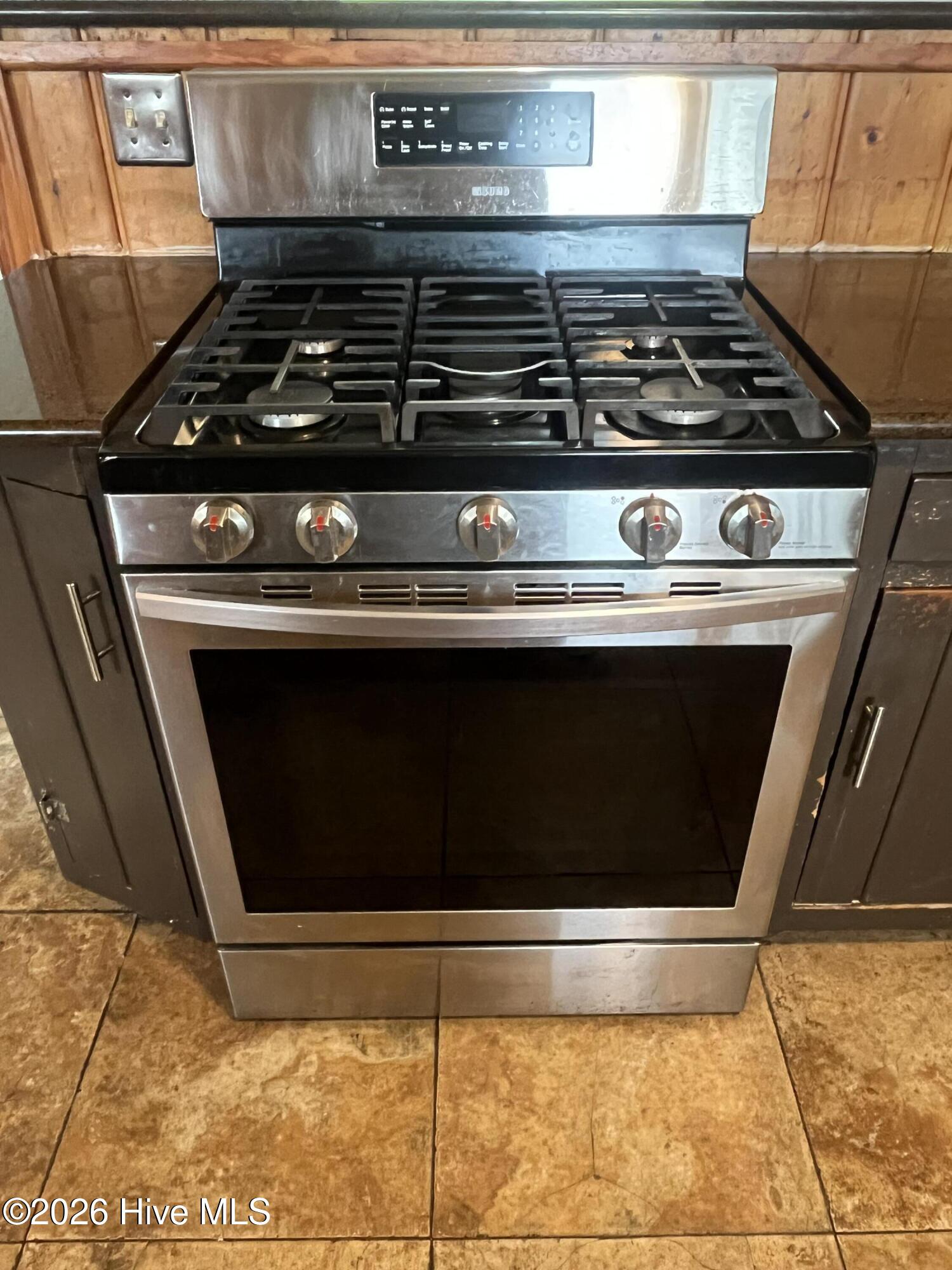 720 Main Street Bayboro, NC 28515 - Photo 16 of 35 Kitchen Stove