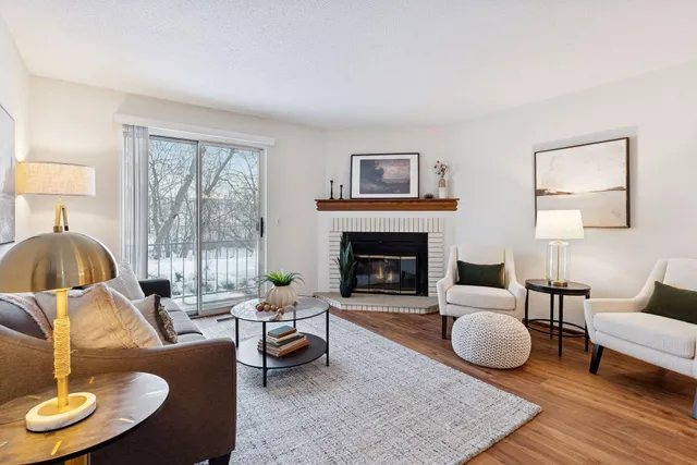 $179,900 | 2250 Benson Avenue, Unit H, St. Paul, MN 55116