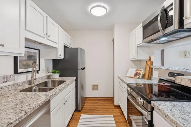 $179,900 | 2250 Benson Avenue, Unit H, St. Paul, MN 55116