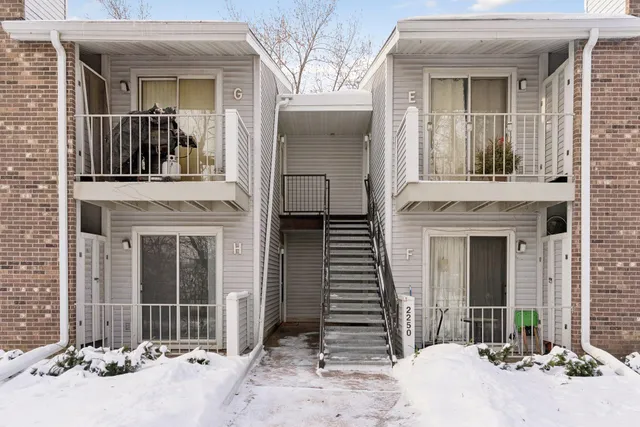 $179,900 | 2250 Benson Avenue, Unit H, St. Paul, MN 55116