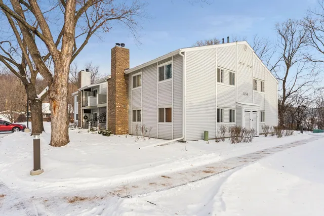 $179,900 | 2250 Benson Avenue, Unit H, St. Paul, MN 55116