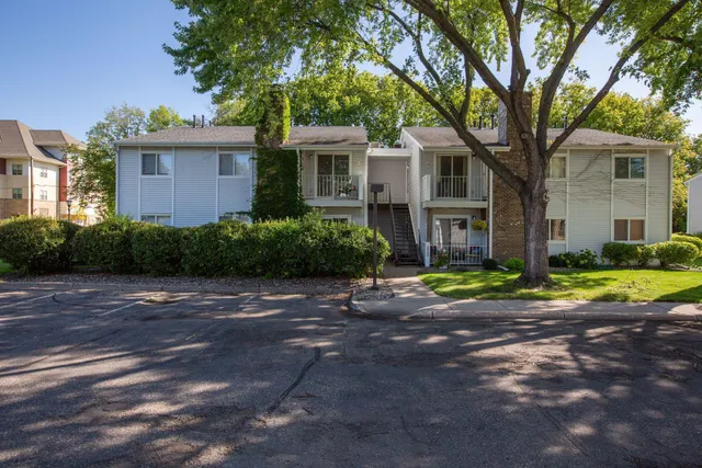 $179,900 | 2250 Benson Avenue, Unit H, St. Paul, MN 55116