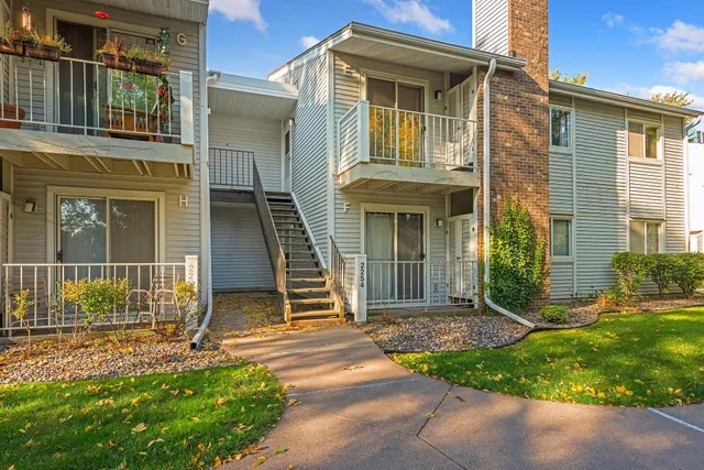 $179,900 | 2250 Benson Avenue, Unit H, St. Paul, MN 55116