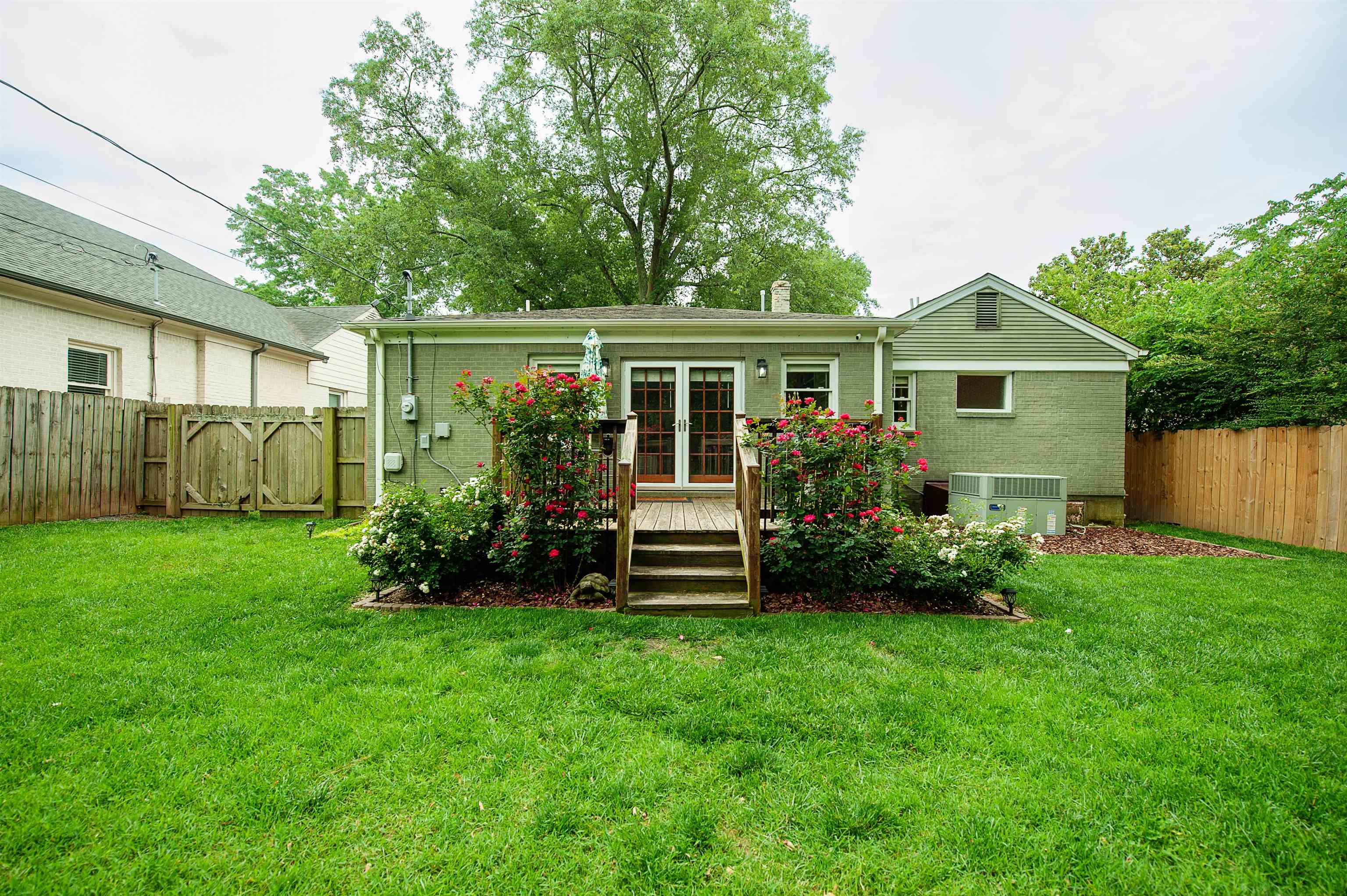 3640 Aurora Circle Memphis, TN 38111 - Photo 24 of 24 a front view of house with yard and green space