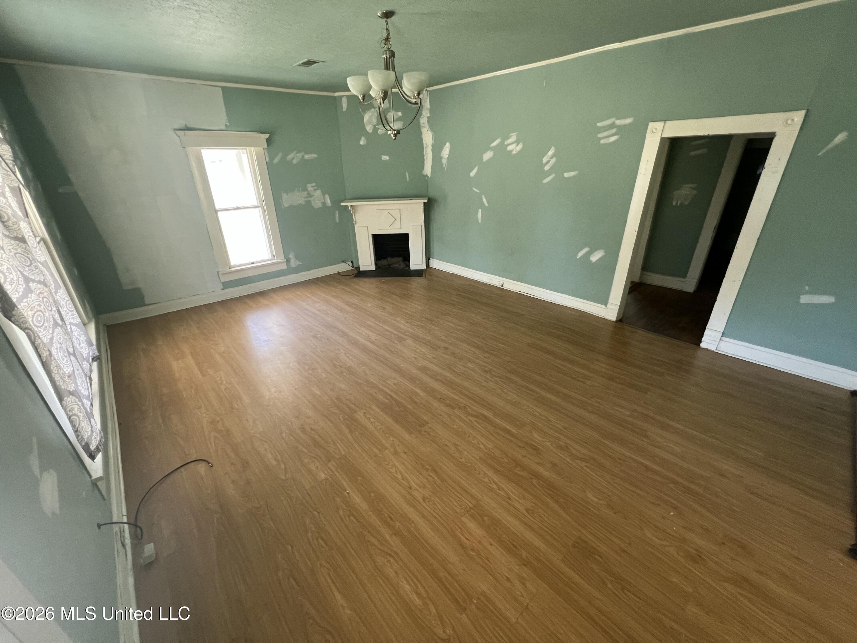 311 South Maple Street Aberdeen, MS 39730 - Photo 3 of 12 IMG_9030