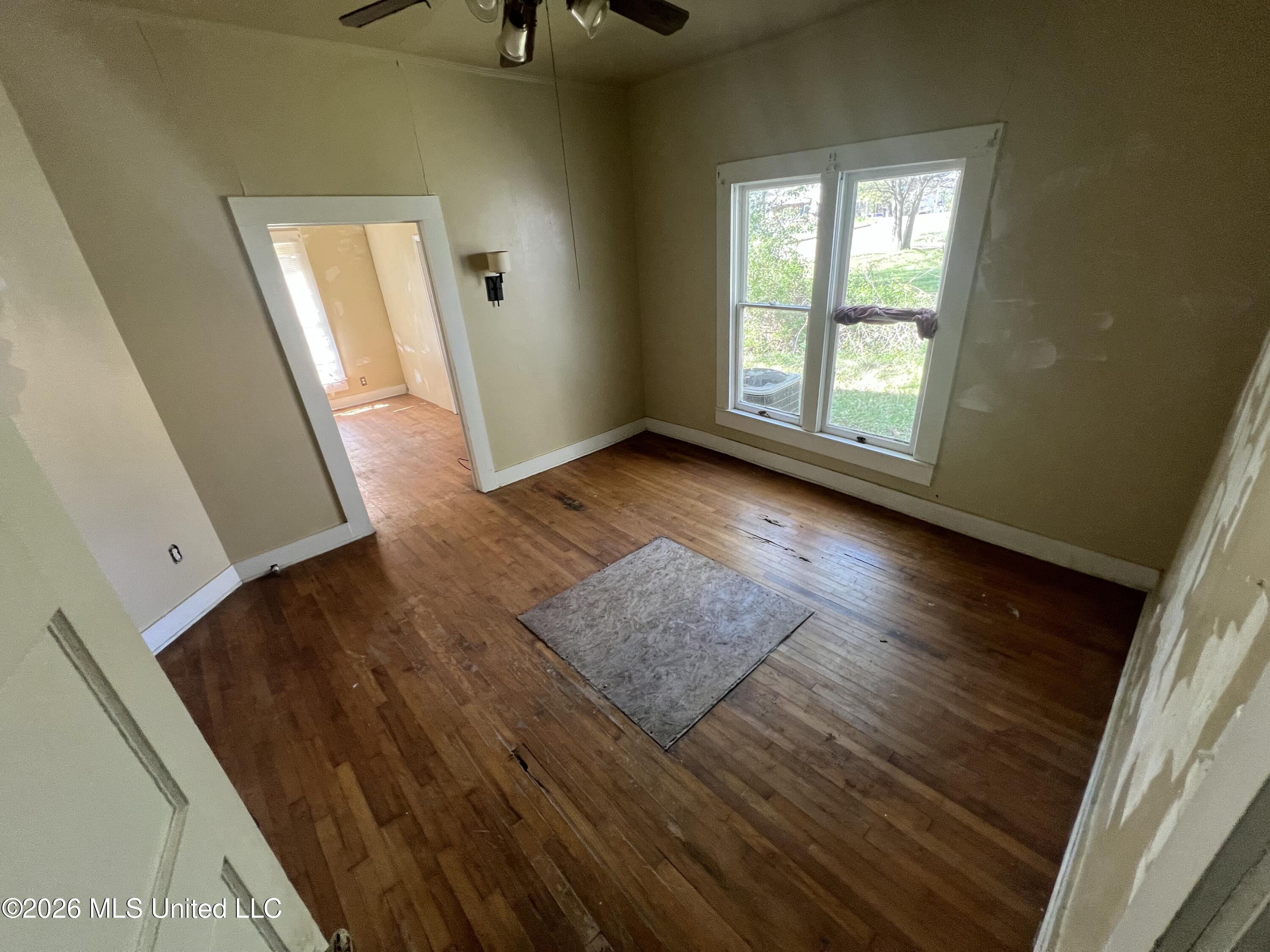 311 South Maple Street Aberdeen, MS 39730 - Photo 7 of 12 IMG_9039