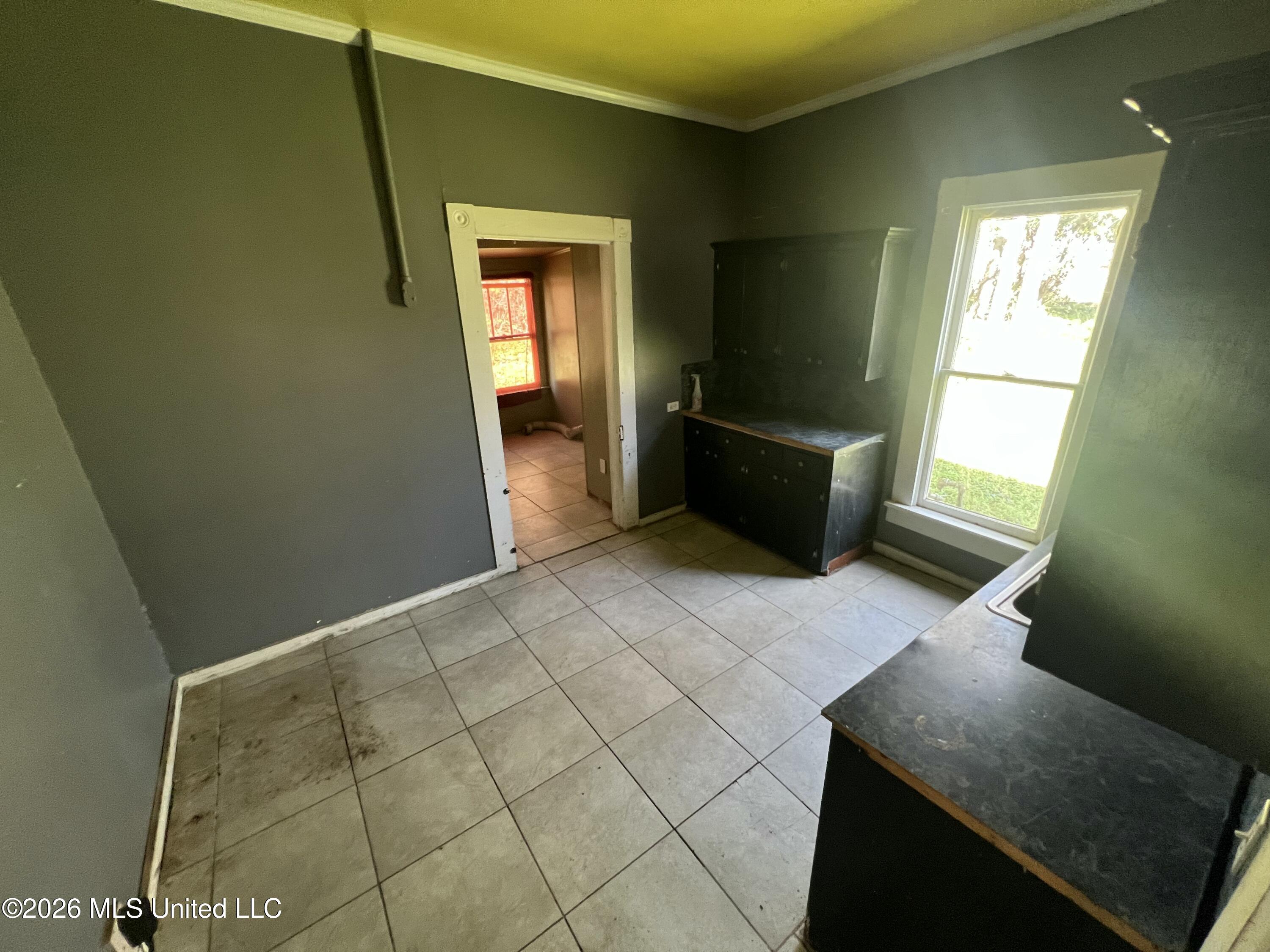 311 South Maple Street Aberdeen, MS 39730 - Photo 8 of 12 IMG_9036