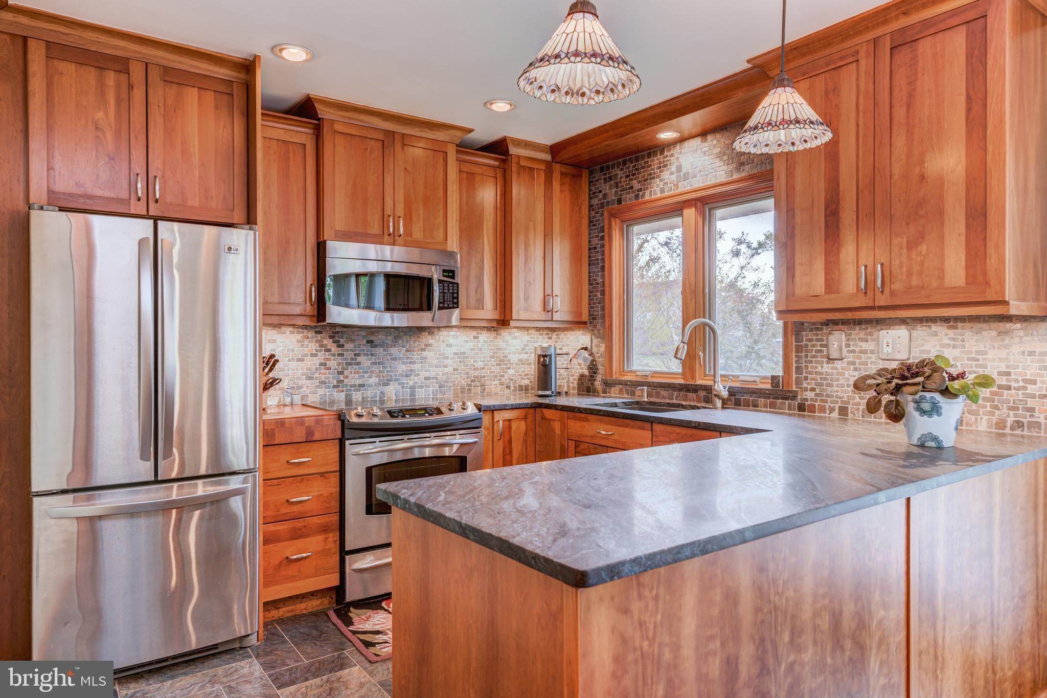 27 Terrace Road Levittown, PA 19056 - Photo 2 of 31