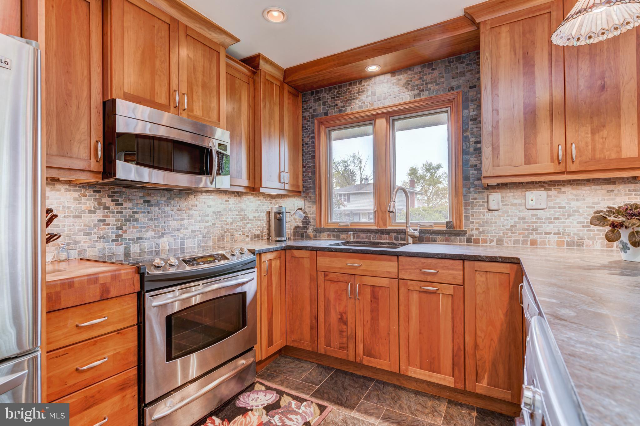 27 Terrace Road Levittown, PA 19056 - Photo 3 of 31