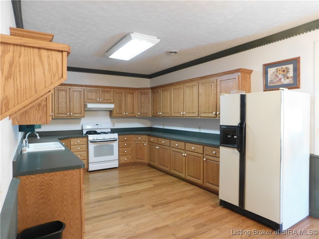 2620 West Cody Road Salem, IN 47167 - Photo 26 of 32 Guest quarters kitchen