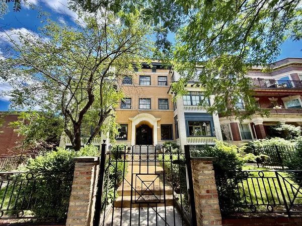 $3,300 | 4149 North Sheridan Road, Unit 3, Chicago, IL 60613