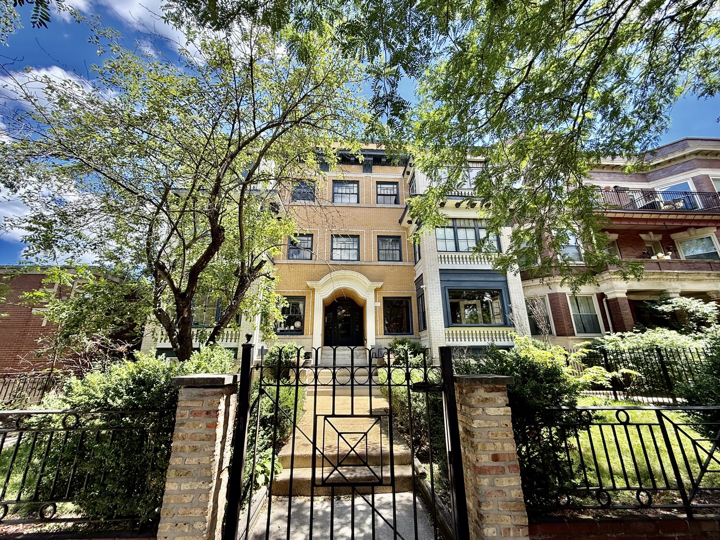 4149 North Sheridan Road, Unit 3 Chicago, IL 60613 - Photo 1 of 17