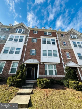 $575,000 | 25576 Tolar Square, Chantilly, VA 20152