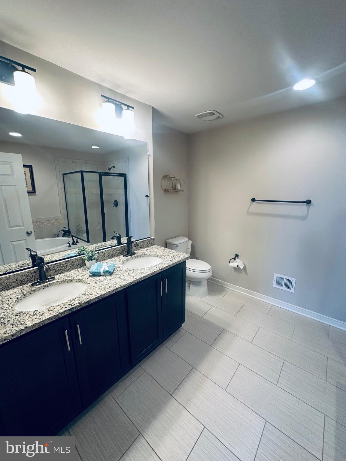 25576 Tolar Square Chantilly, VA 20152 - Photo 28 of 55 Primary Bathroom