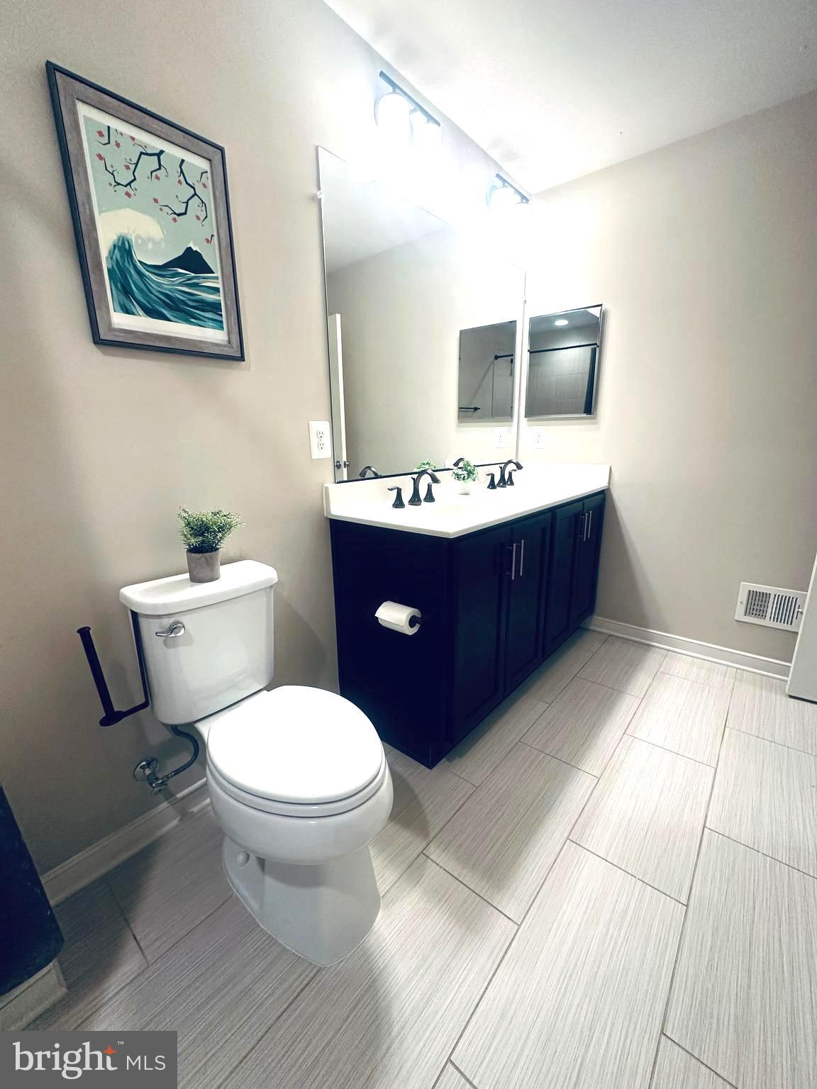 25576 Tolar Square Chantilly, VA 20152 - Photo 35 of 55 a bathroom with a toilet sink and mirror