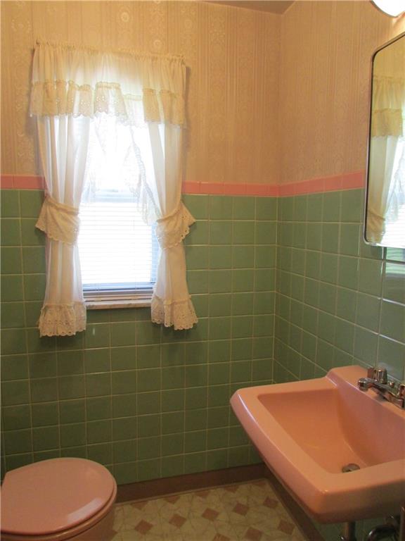 1109 Broughton Road Pittsburgh, PA 15236 - Photo 12 of 25 Gallery Image 12