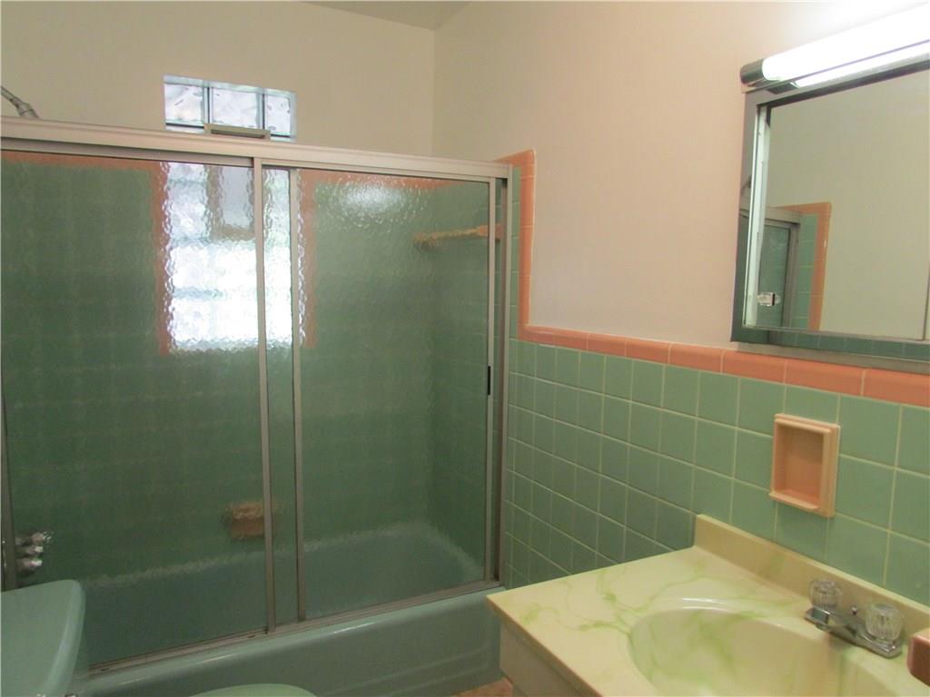 1109 Broughton Road Pittsburgh, PA 15236 - Photo 10 of 25 Gallery Image 10