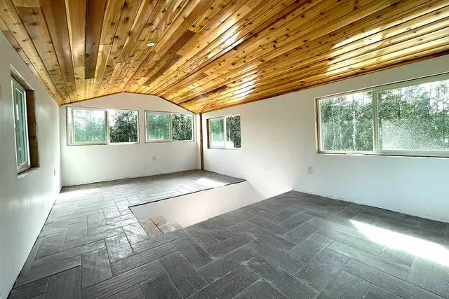 a view of empty room with windows