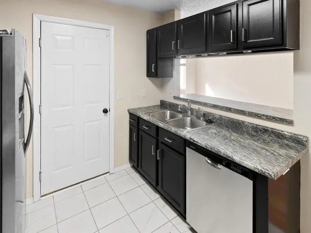 $219,000 | 1917 Jan Echo Trail, Eagan, MN 55122