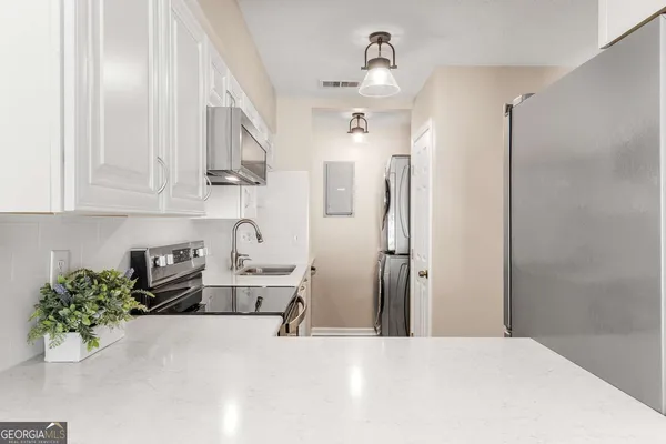 $3,000 | 510 East Ponce De Leon Avenue, Unit J, Decatur, GA 30030