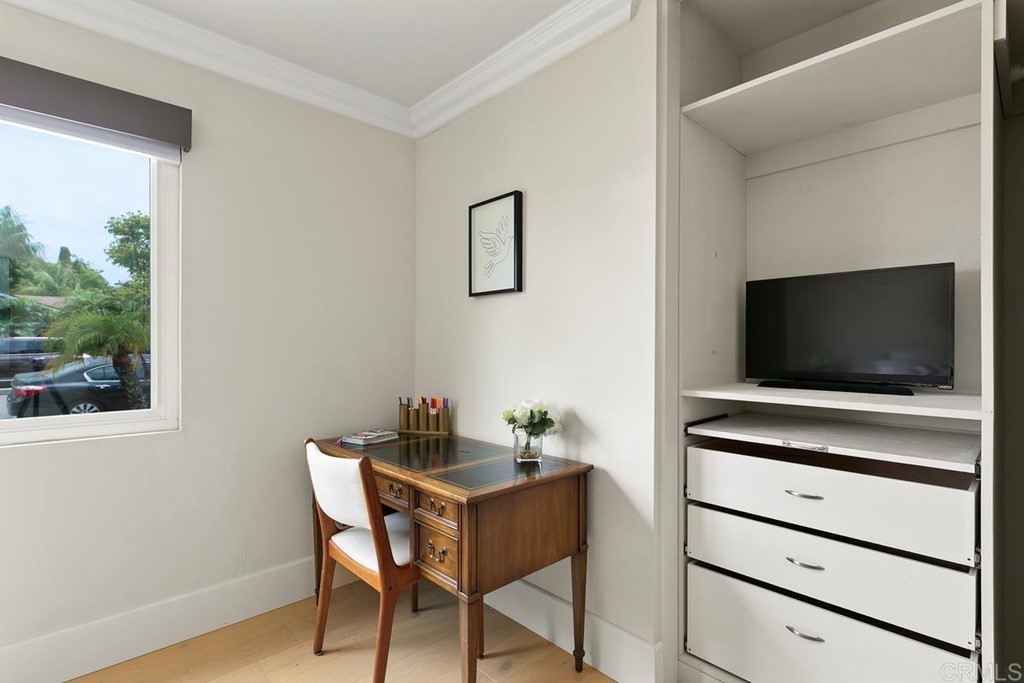 712 Calle Regal Encinitas, CA 92024 - Photo 15 of 33