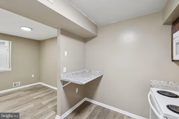 a view of workspace with washer and dryer