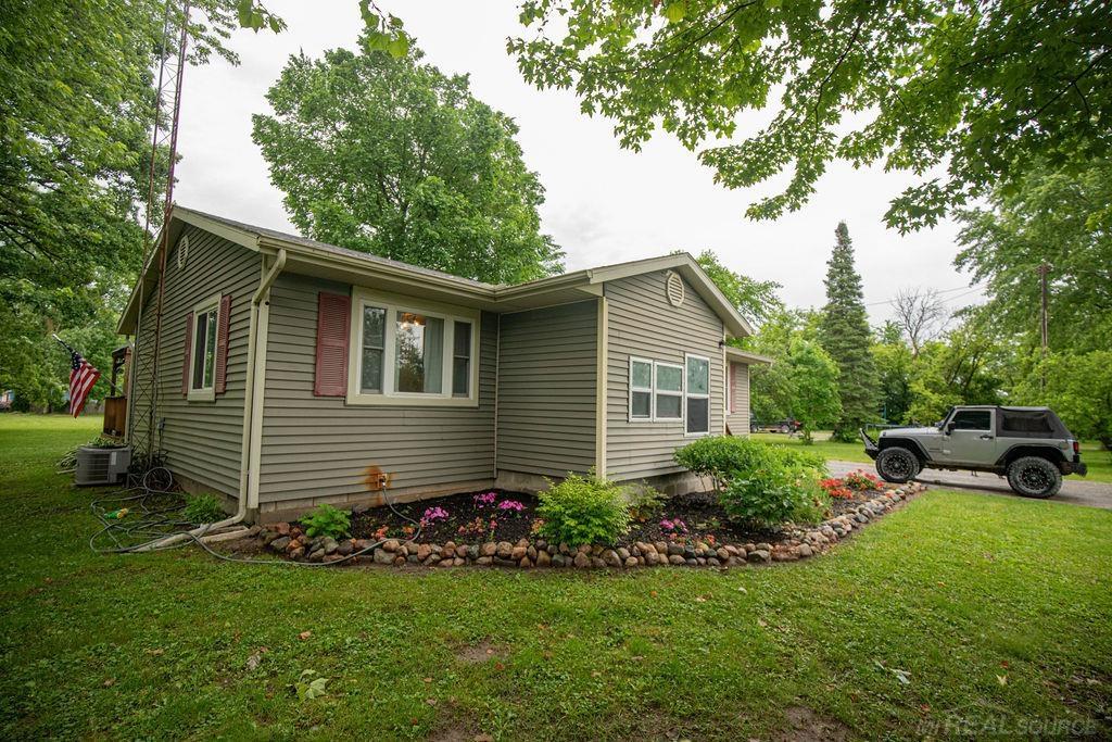 7494 Ravenswood Road Smiths Creek, MI 48074 - Photo 3 of 26 50179271-5f162e8b-9626-448a-b805-d6c8ee675f31.JPG