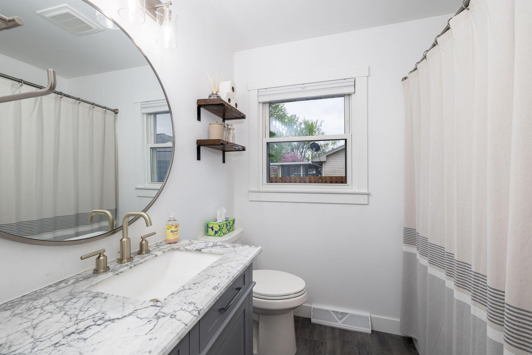 1102 Lake Street Onalaska, WI 54650 - Photo 12 of 25 Bathroom