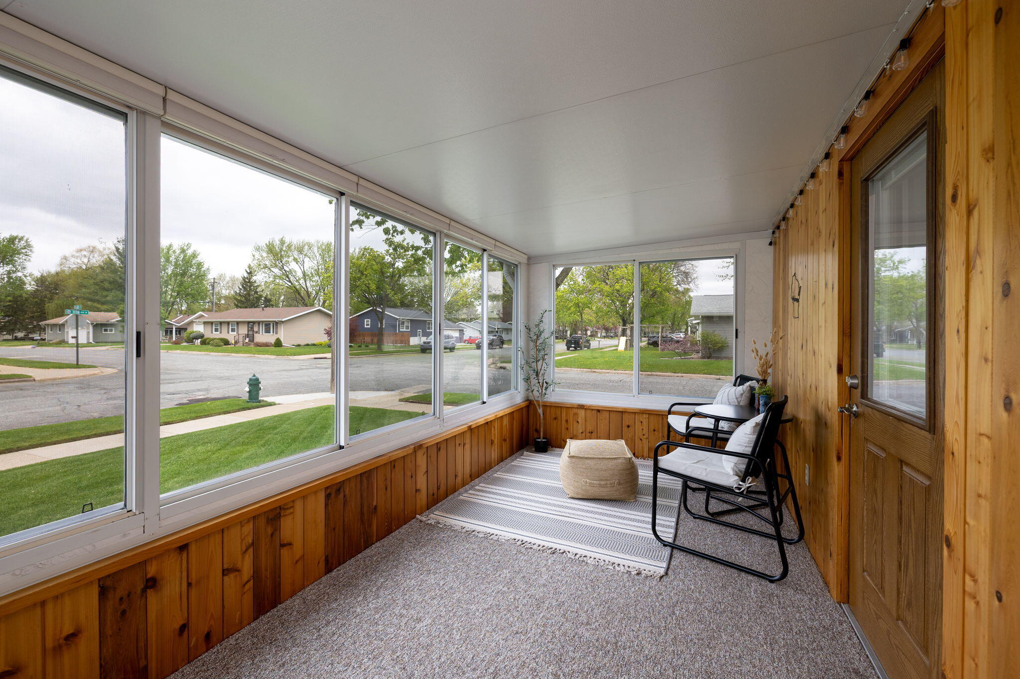 1102 Lake Street Onalaska, WI 54650 - Photo 15 of 25 3 Season Porch