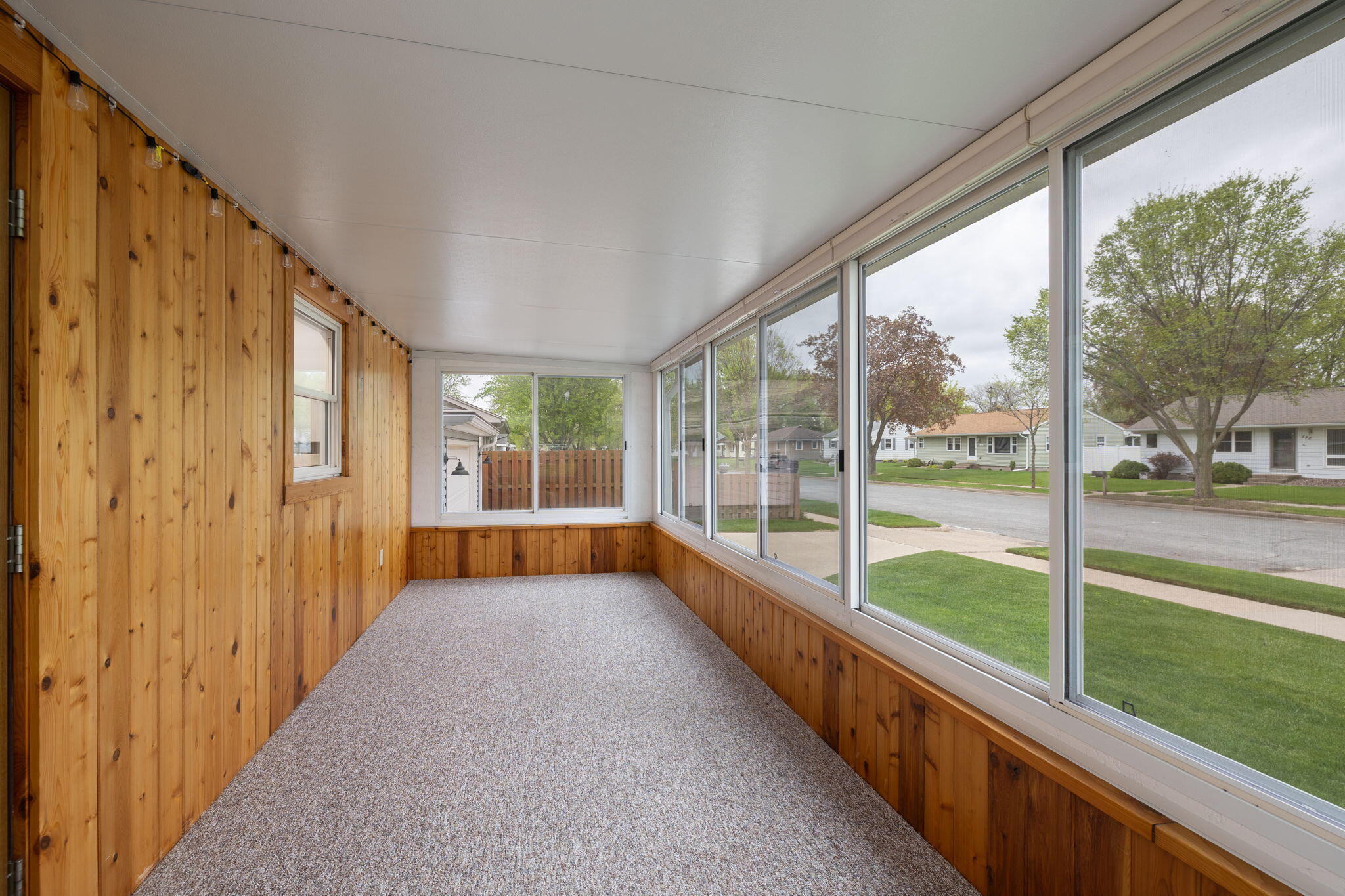 1102 Lake Street Onalaska, WI 54650 - Photo 16 of 25 3 Season Porch