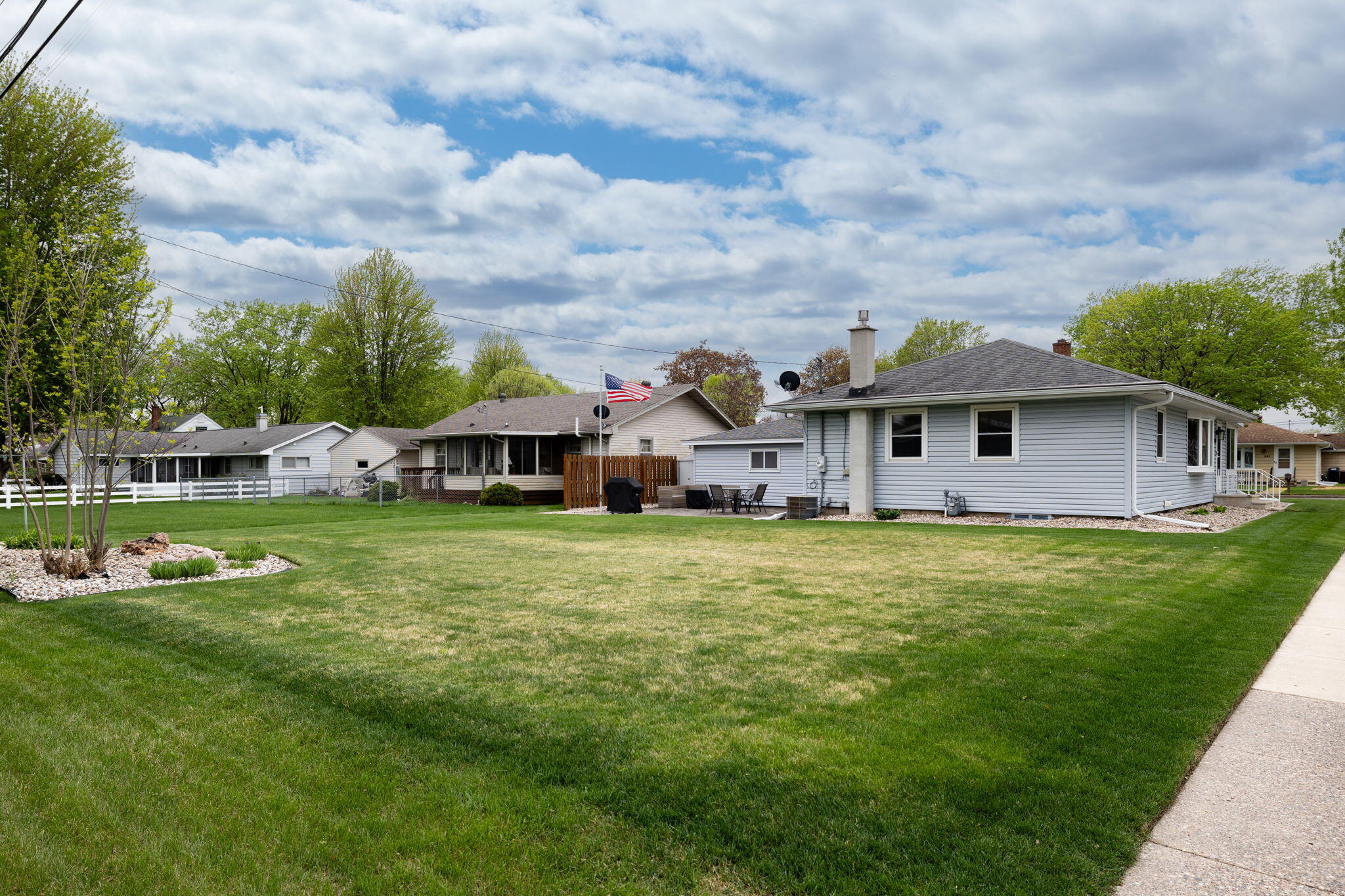 1102 Lake Street Onalaska, WI 54650 - Photo 22 of 25 Sideyard