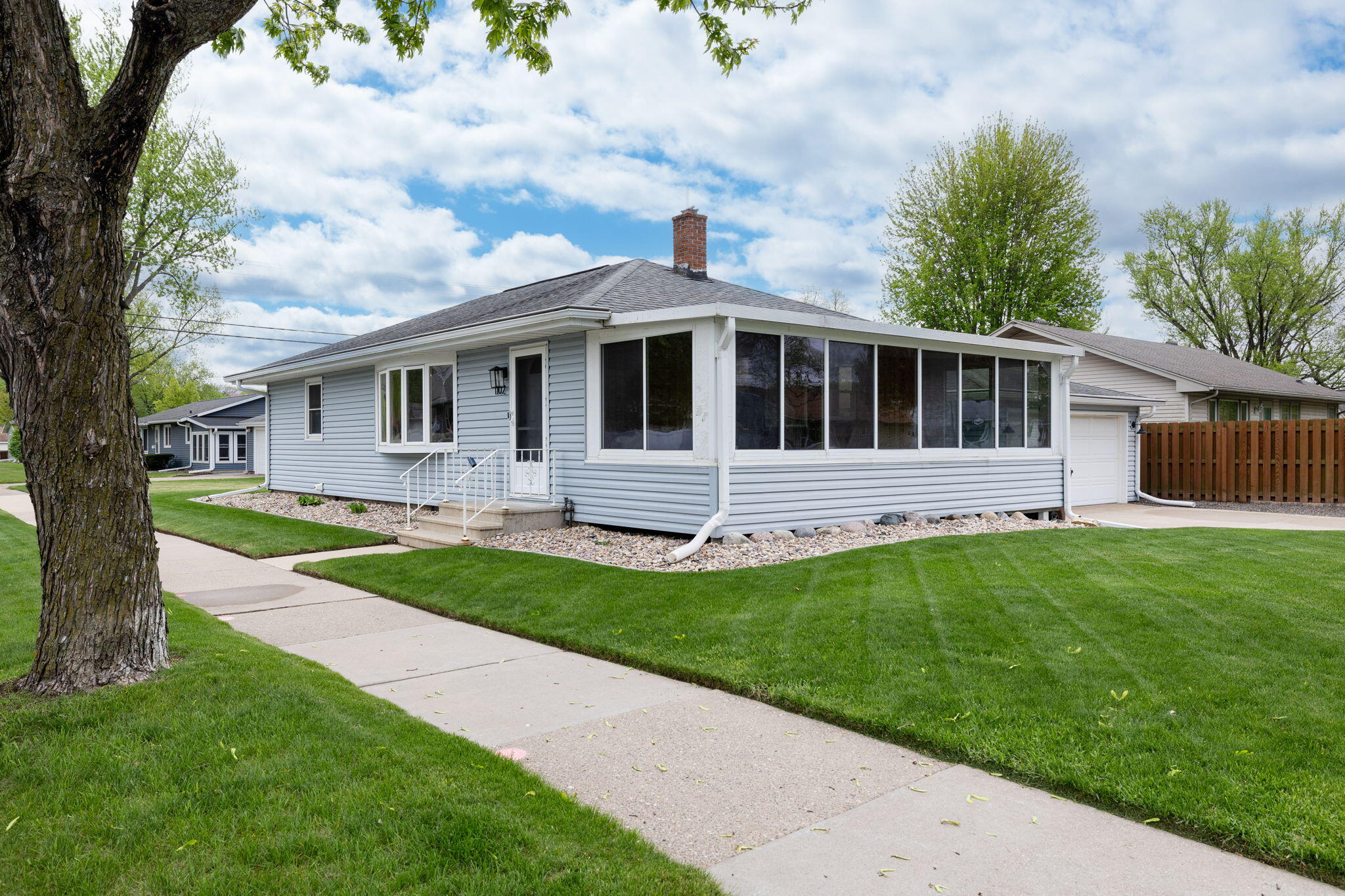 1102 Lake Street Onalaska, WI 54650 - Photo 23 of 25 Front