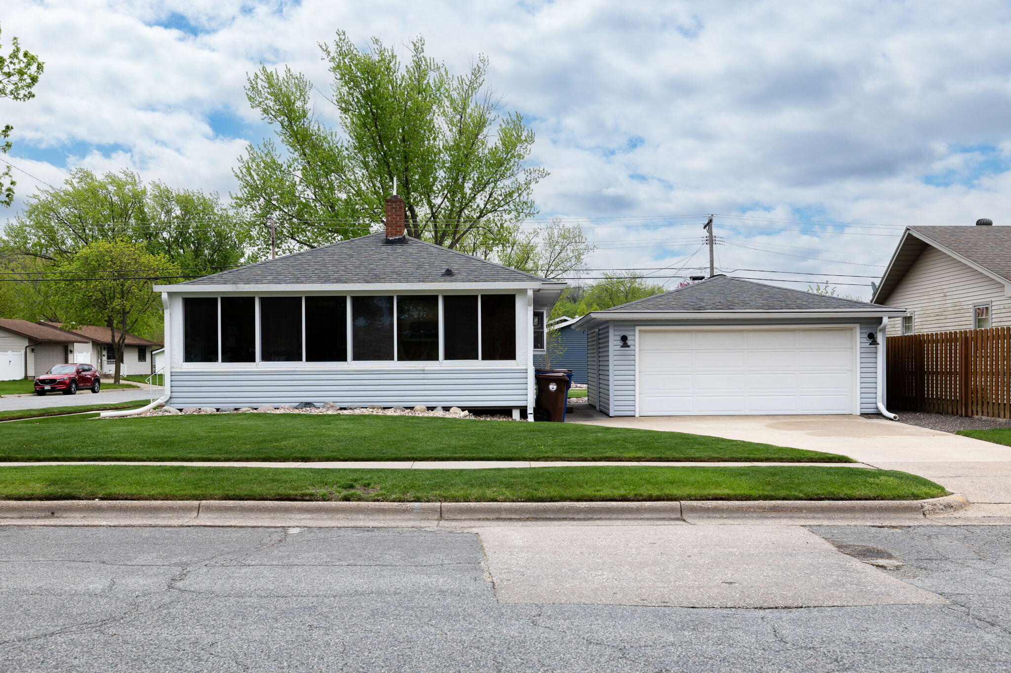 1102 Lake Street Onalaska, WI 54650 - Photo 3 of 25 3 Season/Garage