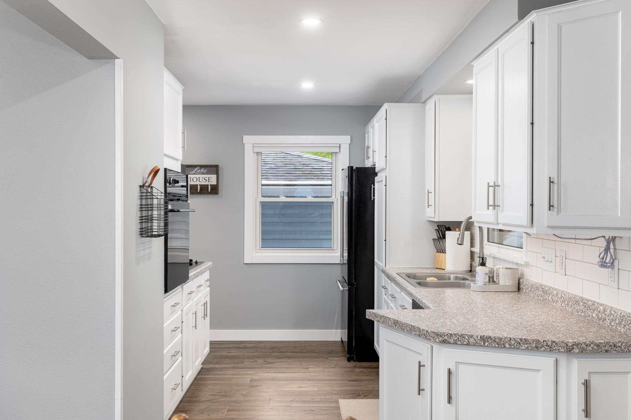1102 Lake Street Onalaska, WI 54650 - Photo 6 of 25 Kitchen