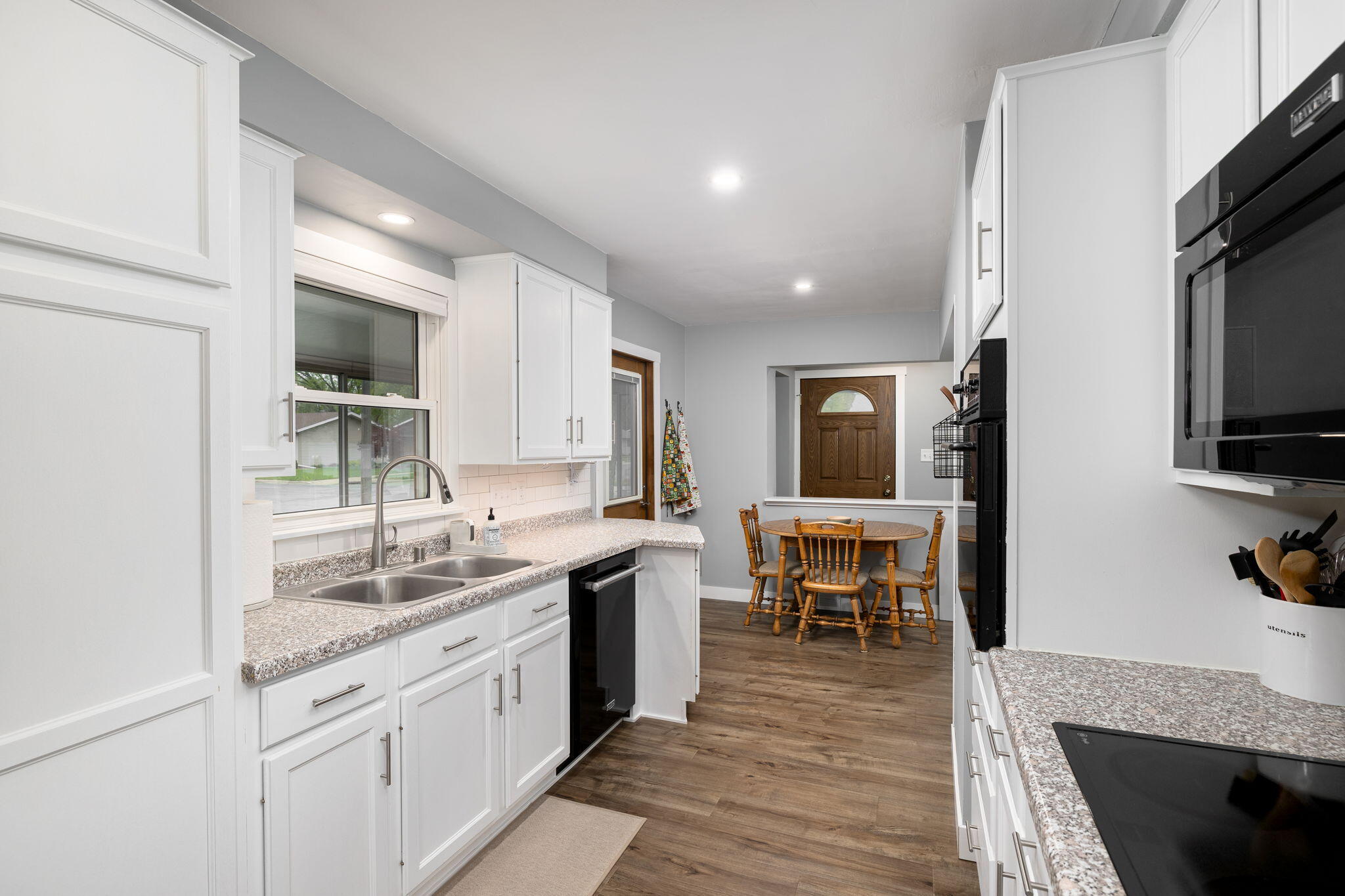 1102 Lake Street Onalaska, WI 54650 - Photo 7 of 25 Kitchen