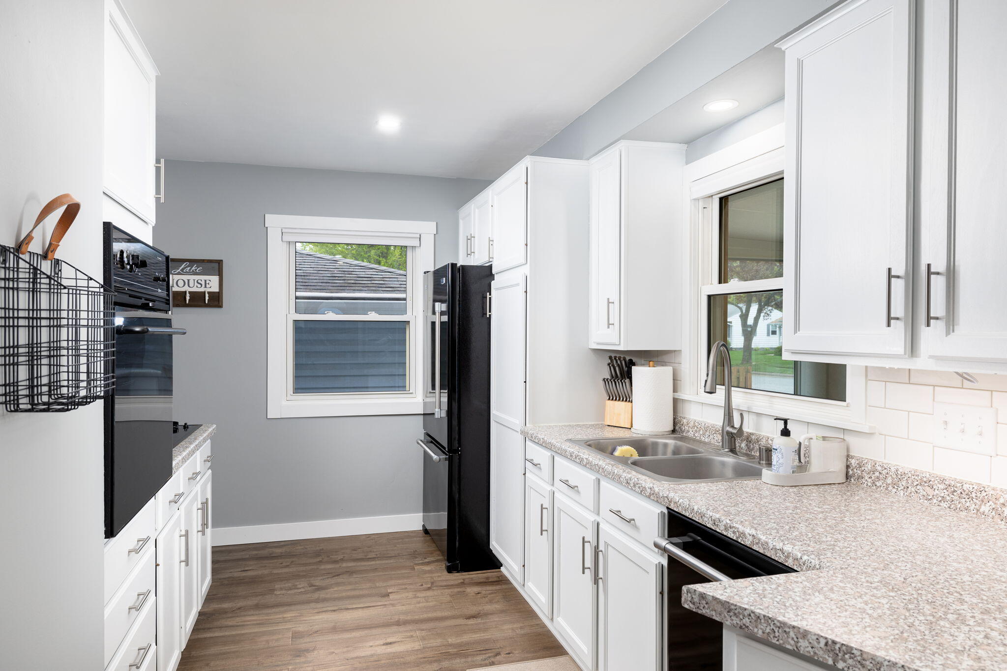 1102 Lake Street Onalaska, WI 54650 - Photo 8 of 25 Kitchen