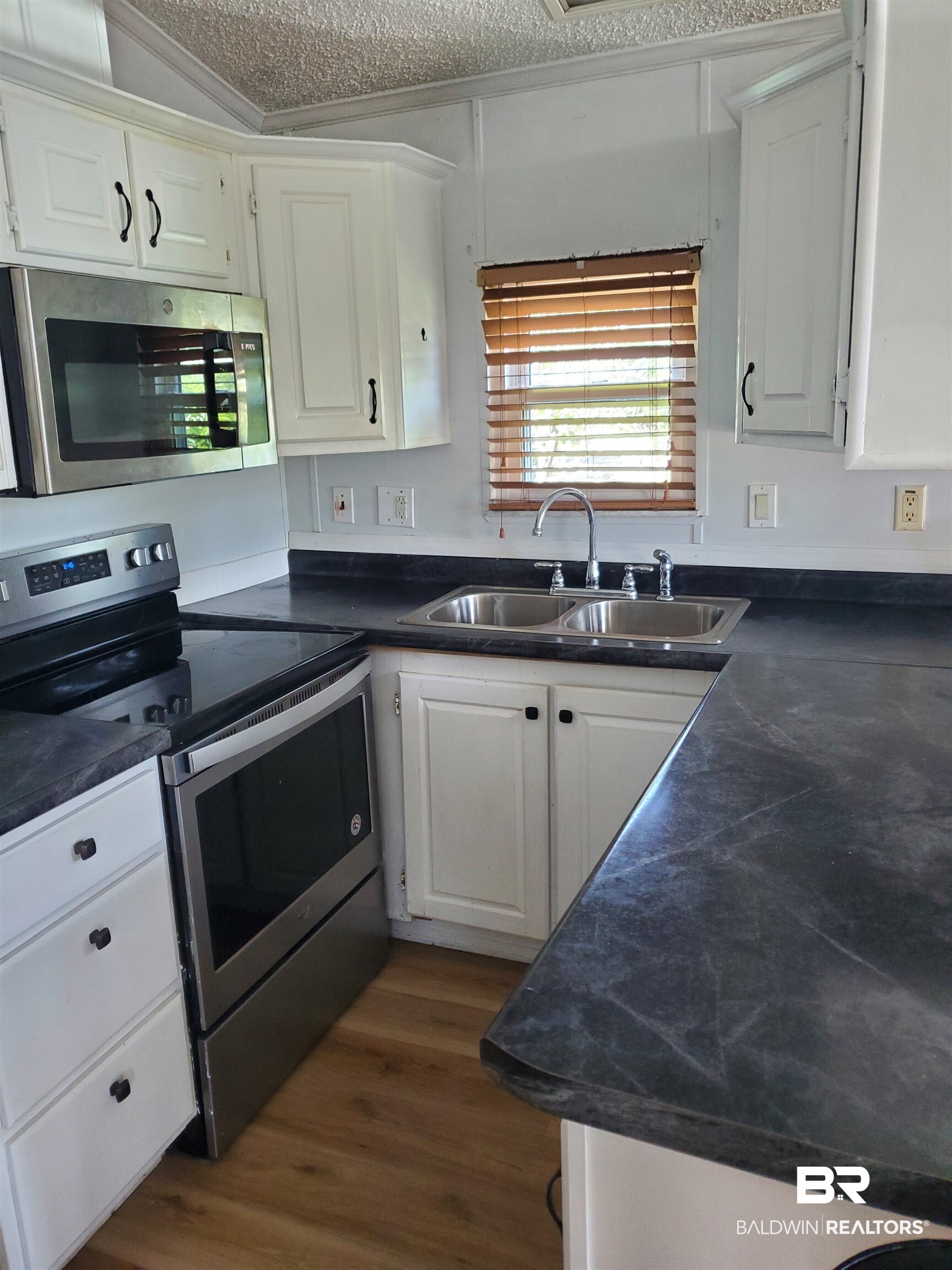 159 Defuniak Loop Lillian, AL 36549 - Photo 6 of 33