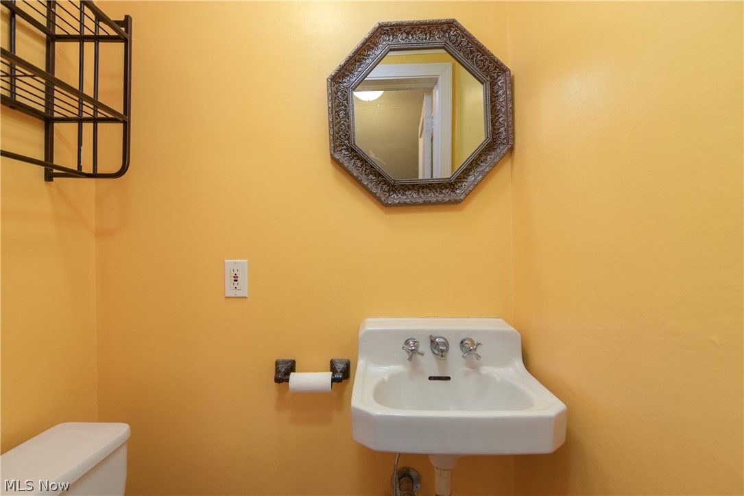 1267 Ford Road Lyndhurst, OH 44124 - Photo 9 of 22 Gallery Image 9