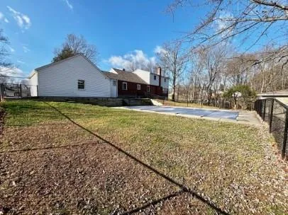 a view of yard with trees