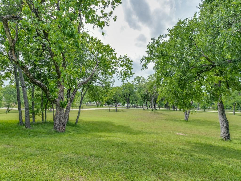 9443 Waterview Road Dallas, TX 75218 - Photo 11 of 34 Down to the lake