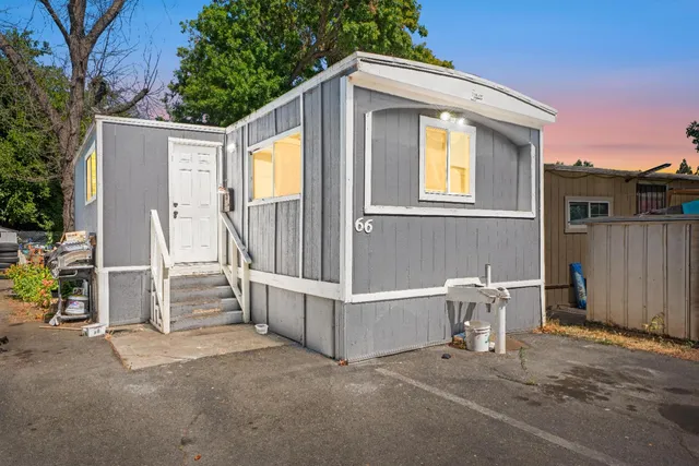 a view of a house with backyard and porch