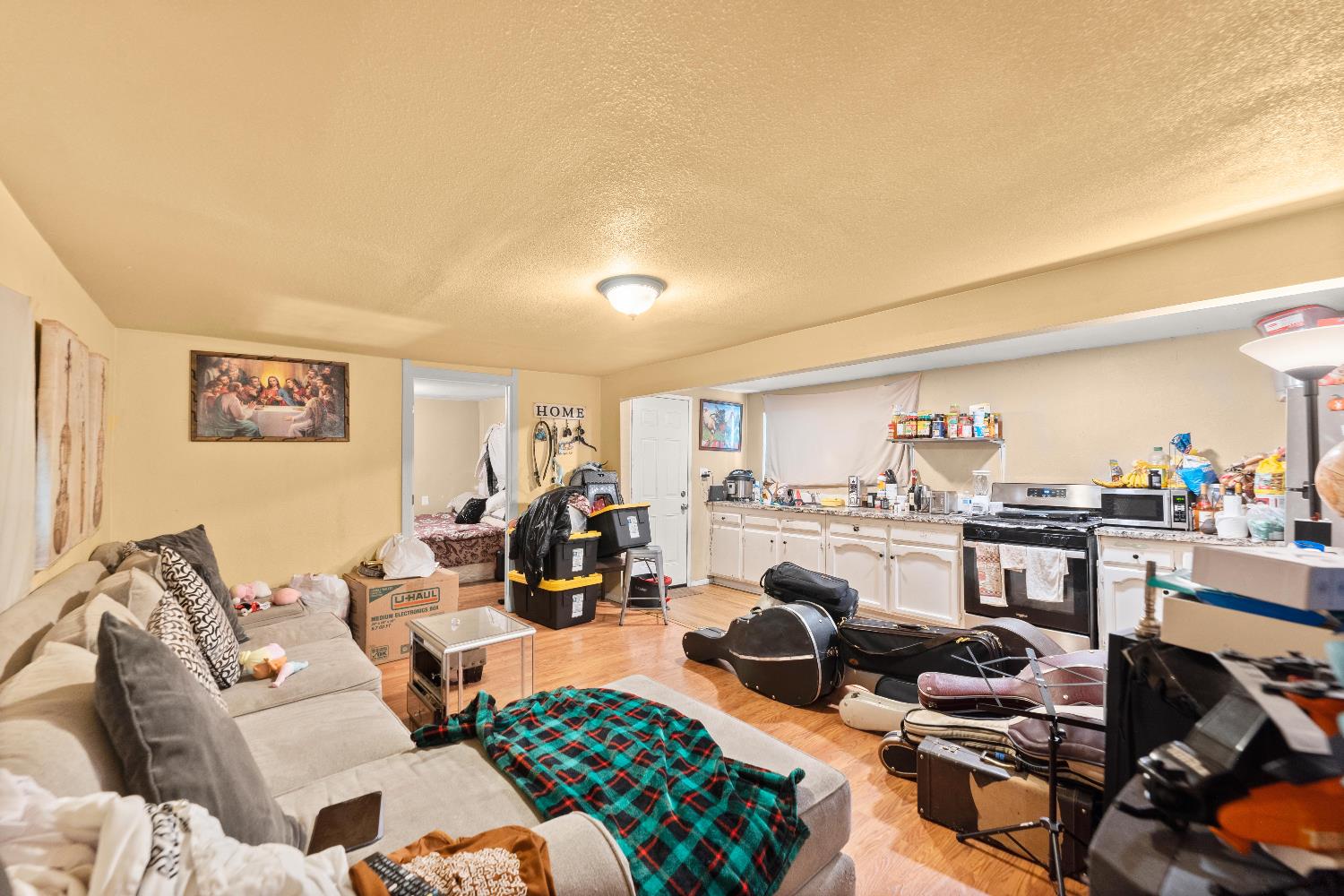 710 Glide Avenue, Unit 66 West Sacramento, CA 95691 - Photo 9 of 12 a living room with furniture a rug and a table