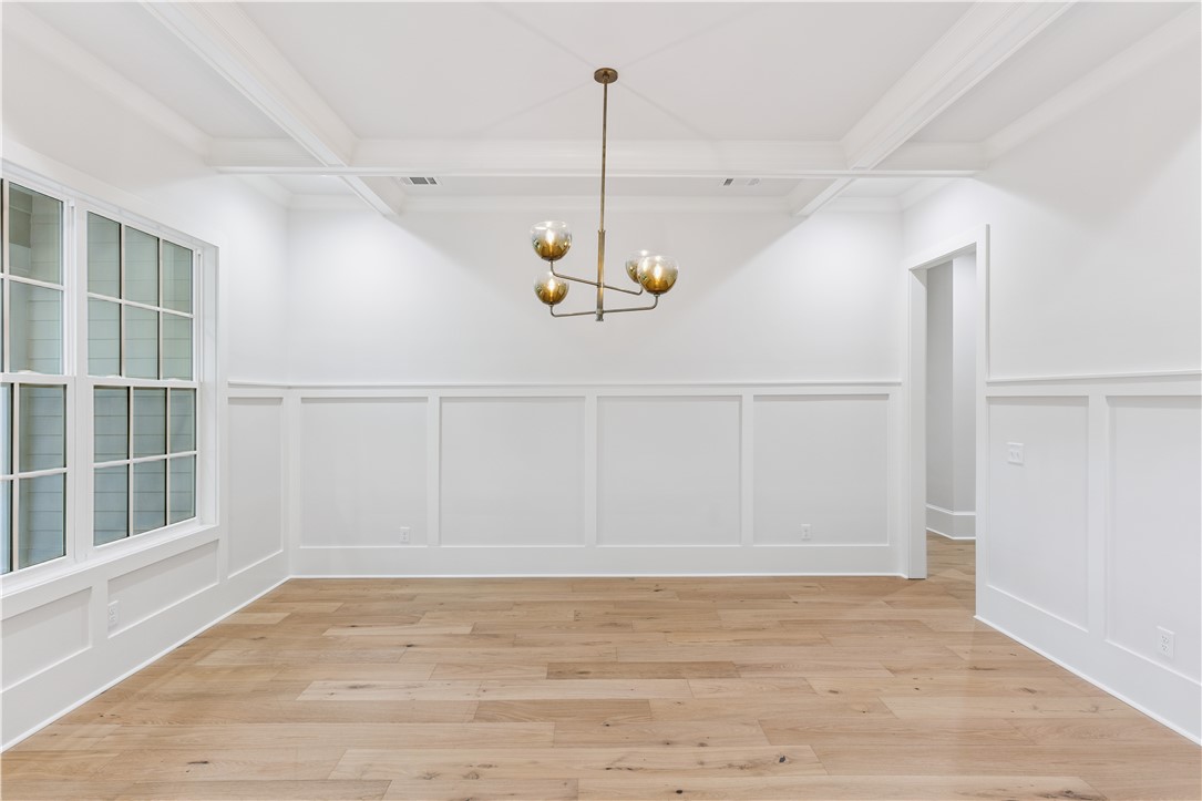 122 Red Bird Lane St. Simons Island, GA 31522 - Photo 3 of 36 dining room