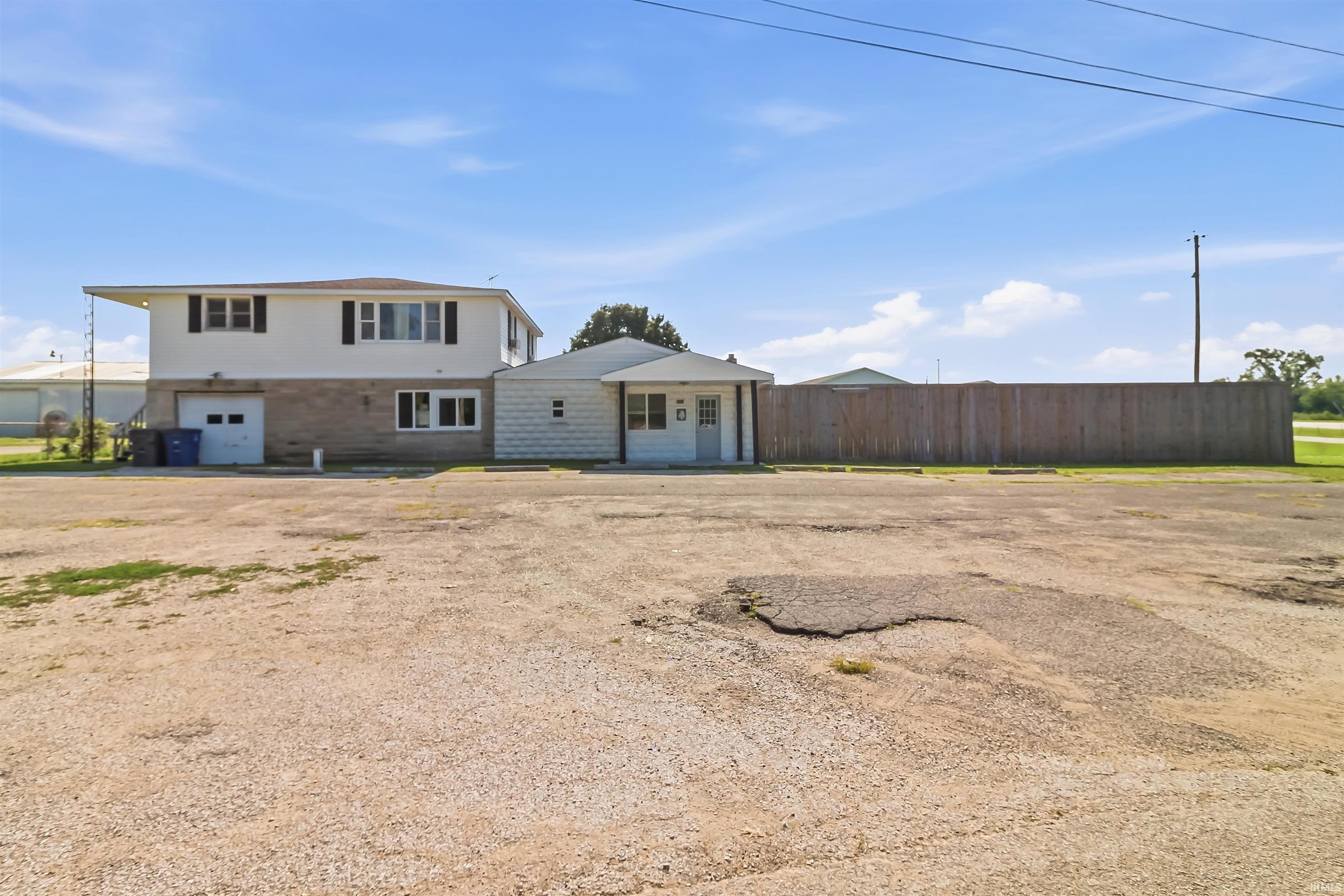 1611 East Loew Road Marion, IN 46952 - Photo 1 of 28