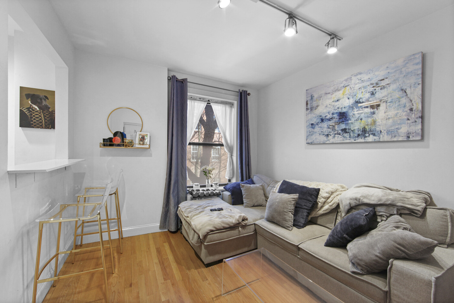 19 Commerce Street, Unit 5 Manhattan, NY 10014 - Photo 1 of 7