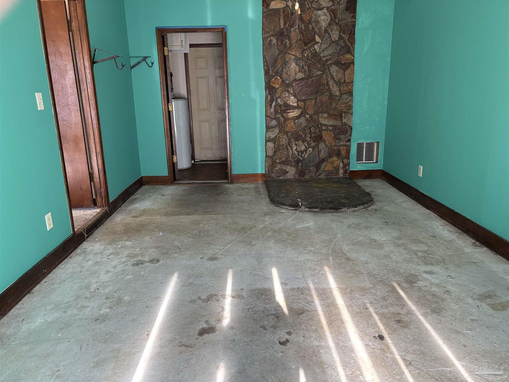 6481 Colonial Drive Milton, FL 32570 - Photo 10 of 16