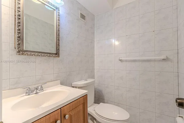 $1,675 | 121 Golden Isles Drive, Unit 104, Hallandale Beach, FL 33009